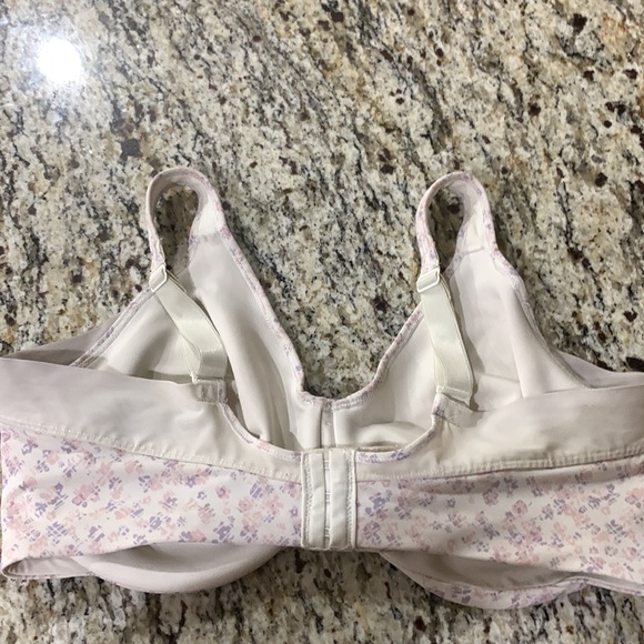 Bali size 38DD non padded underwire bra with side support panels. Under arms are - Picture 15 of 16